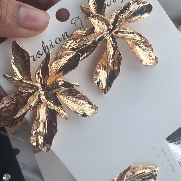 Earrings - Picture 2 of 4